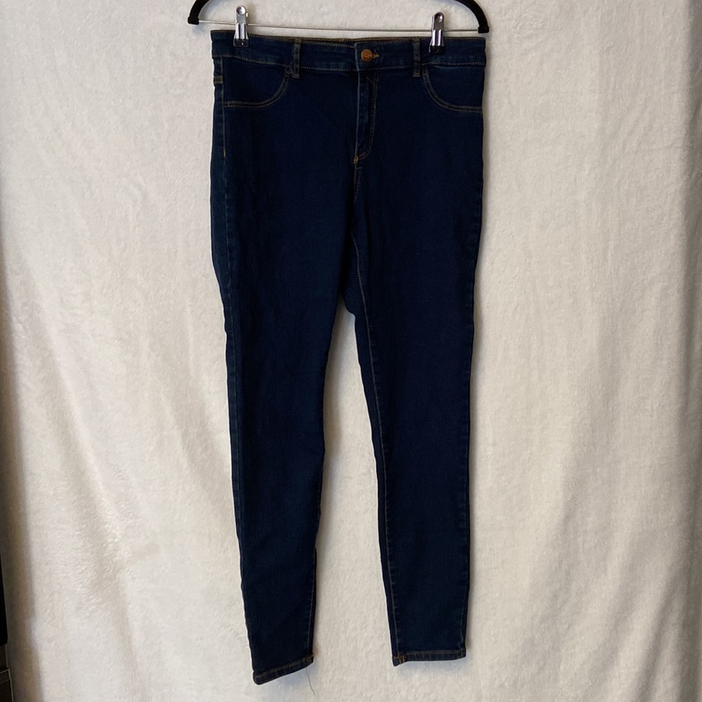 Amisu brand blue jeans jeggings.